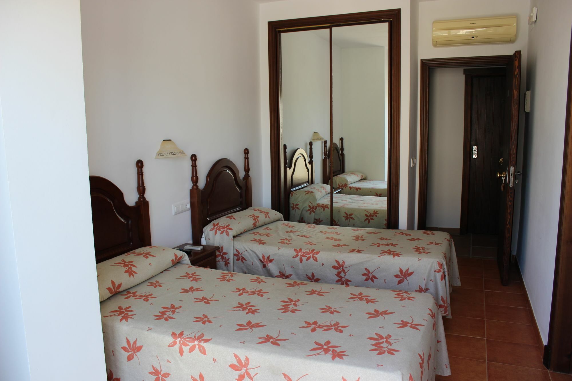 Hostal Jadraza Zahara de los Atunes Exterior photo